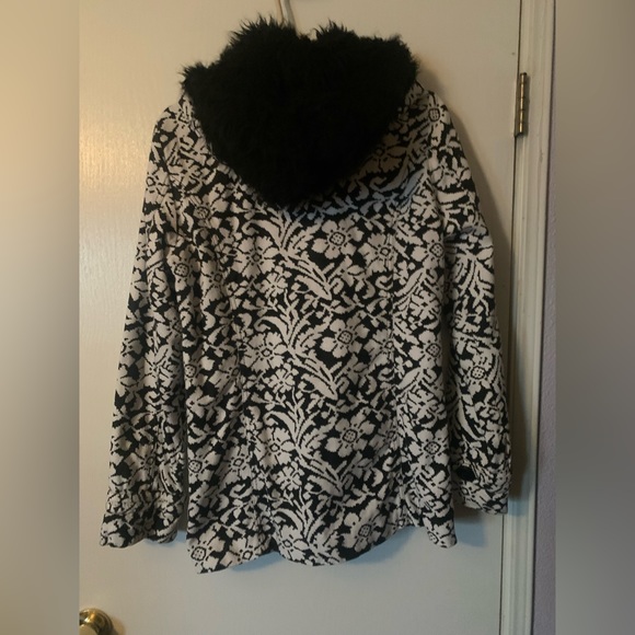LOST Brand women’s 3/4 length coat with faux fur hood… excellent condition - Picture 3 of 5